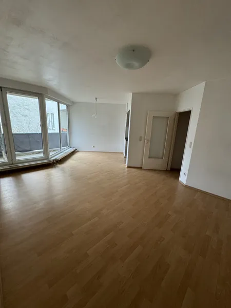 Ruhige 2-Zimmer-Wohnung mit Balkon in Berlin-Charlottenburg zu vermieten — photo 1